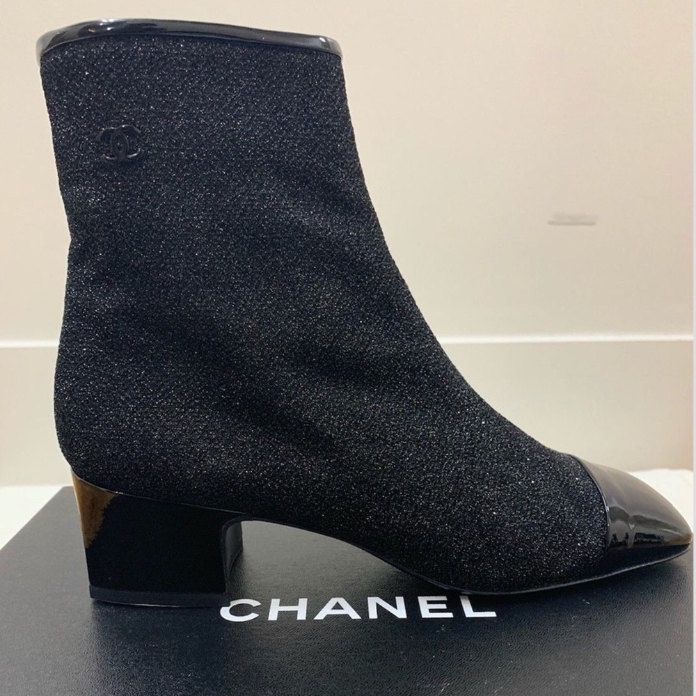 Super exclusive Chanel Fall 2017 runway boots .
